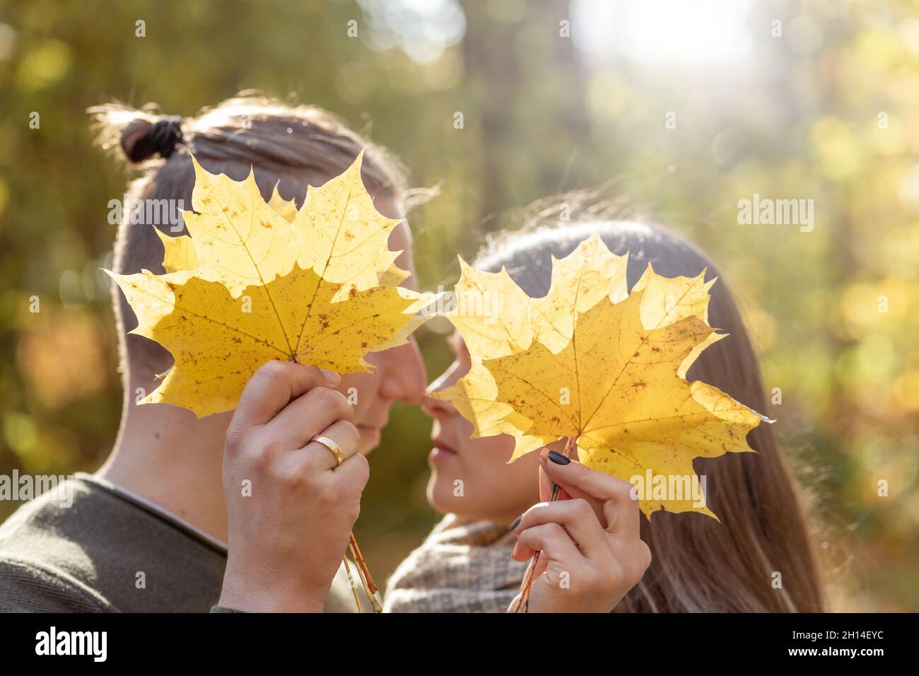 Couple kiss lips close up hi-res stock photography and images - Alamy