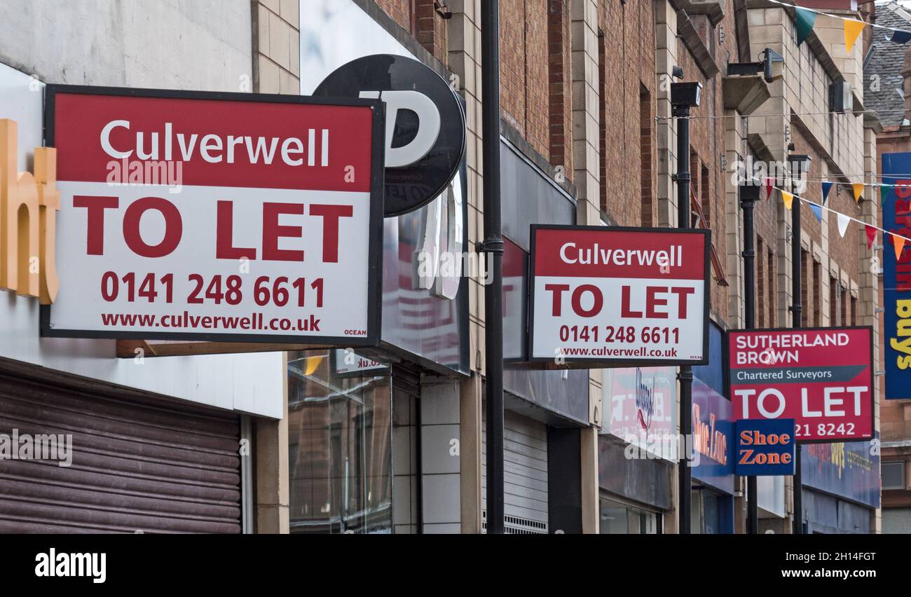 To Let signs over vacant town centre shops Stock Photo