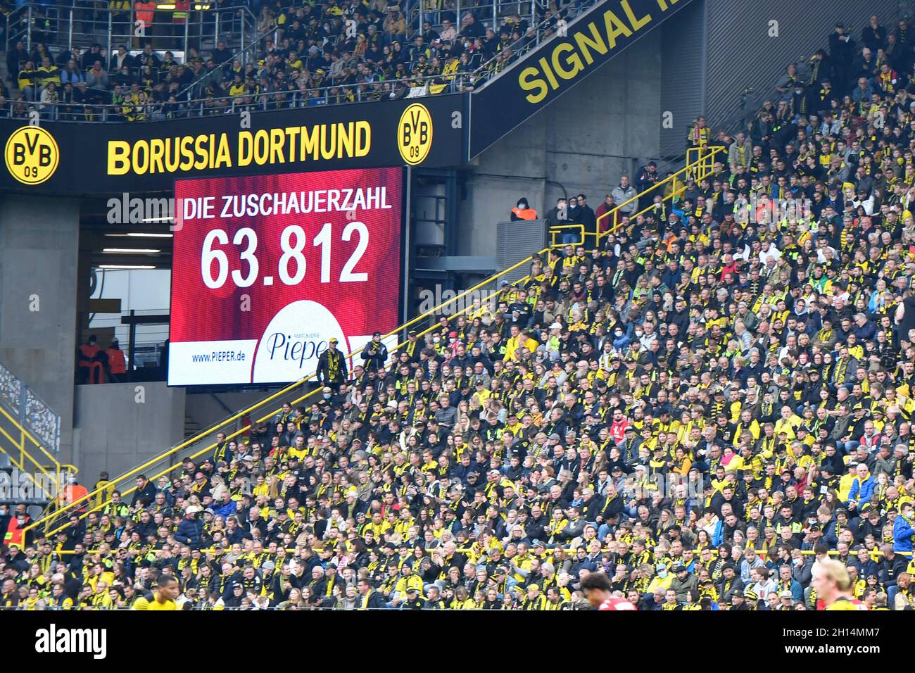Dortmund, Germany. 16th Oct, 2021. Football: Bundesliga, Borussia Dortmund  - FSV Mainz 05, Matchday 8, at Signal Iduna Park. A scoreboard shows the  number of 63 812 spectators in the stadium. IMPORTANT