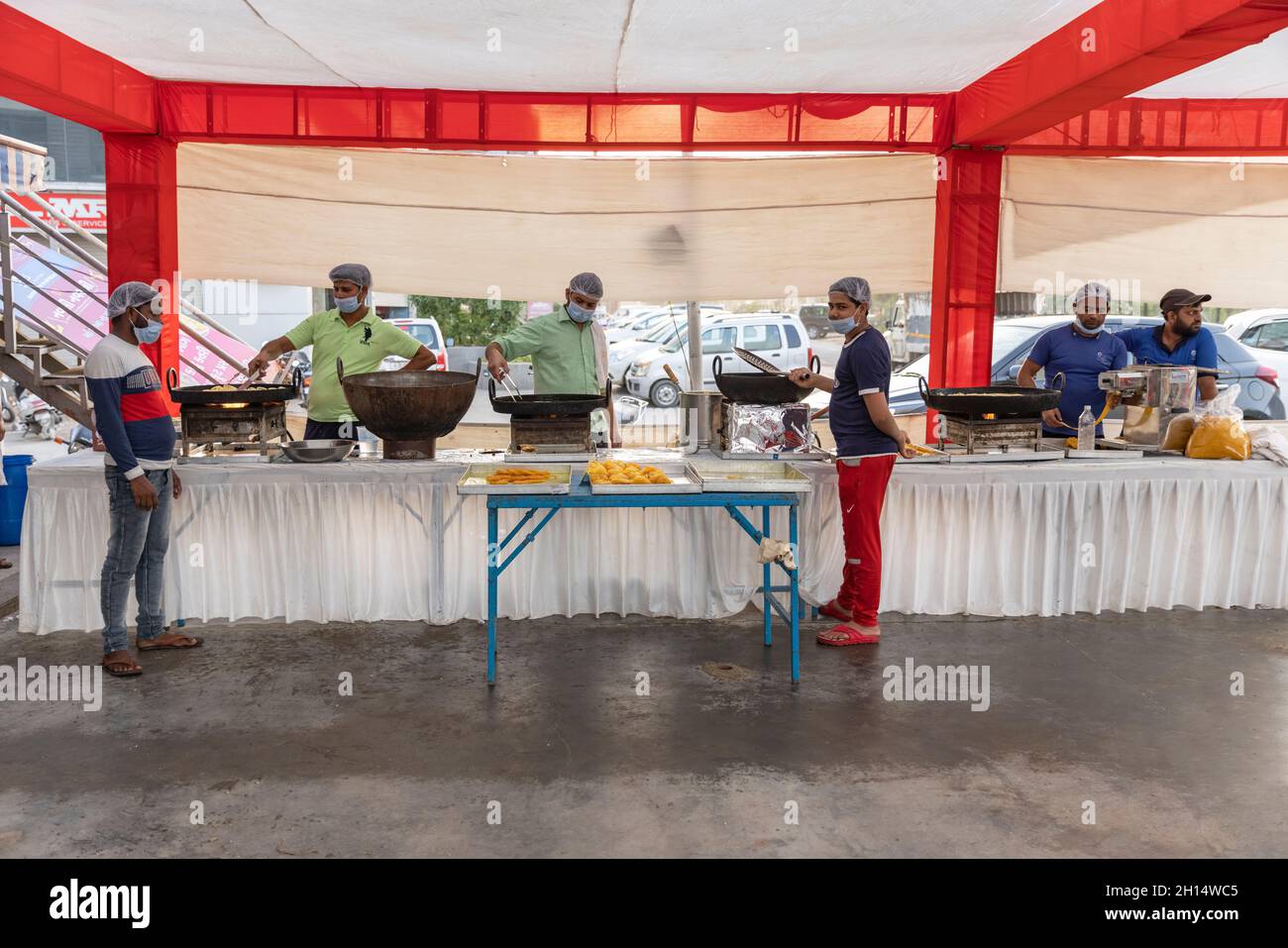 Preparing Sweet dish (Jalebi) and savory (ganthiya) during Dussehra celebrations in Gandhinagar, Gujarat, India Stock Photo