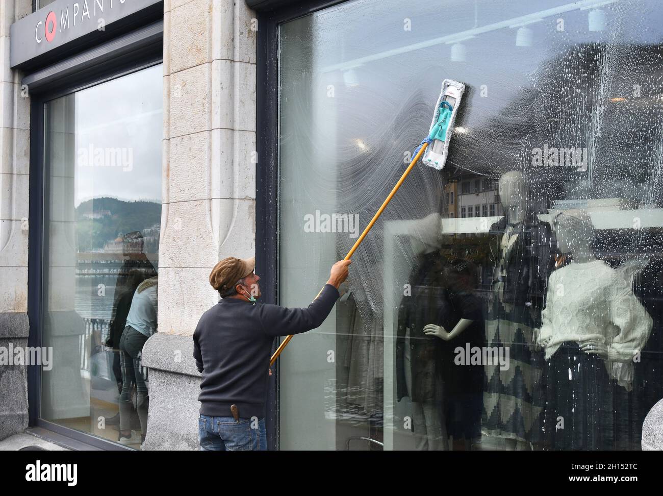 Window Cleaner Trade Shop window cleaner hi-res stock photography and images - Alamy