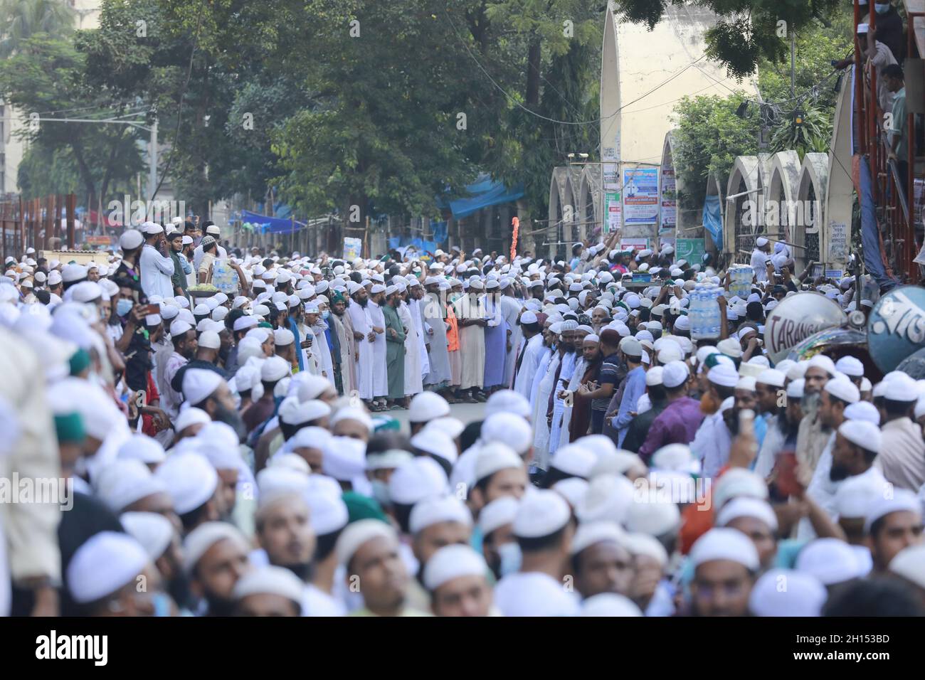 Members Of The Islamist Party Islami Andolan Bangladesh Protest Against ...