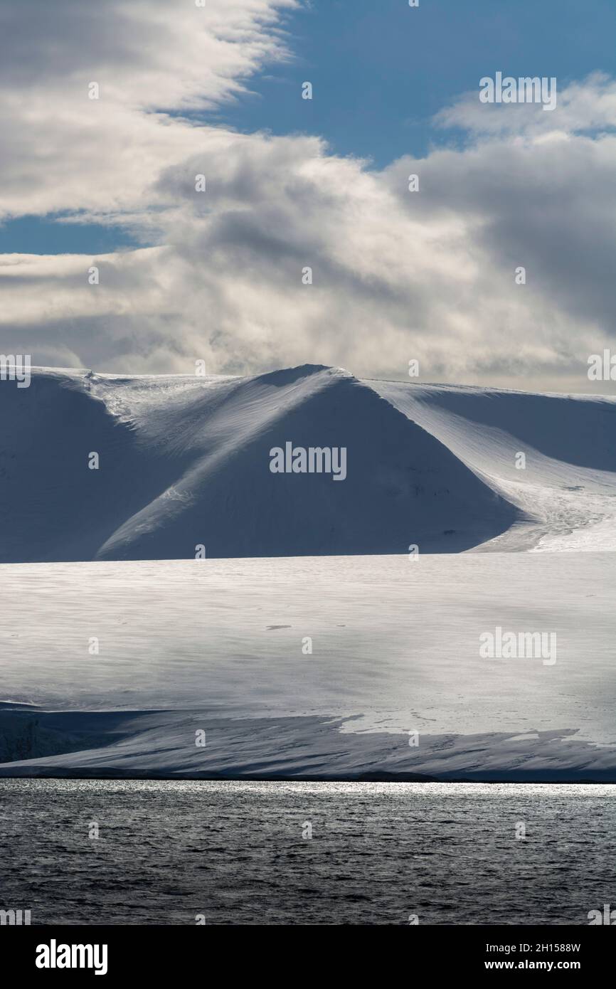 Snow-covered mountains in Hinlopen Strait. Nordaustlandet, Svalbard, Norway Stock Photo