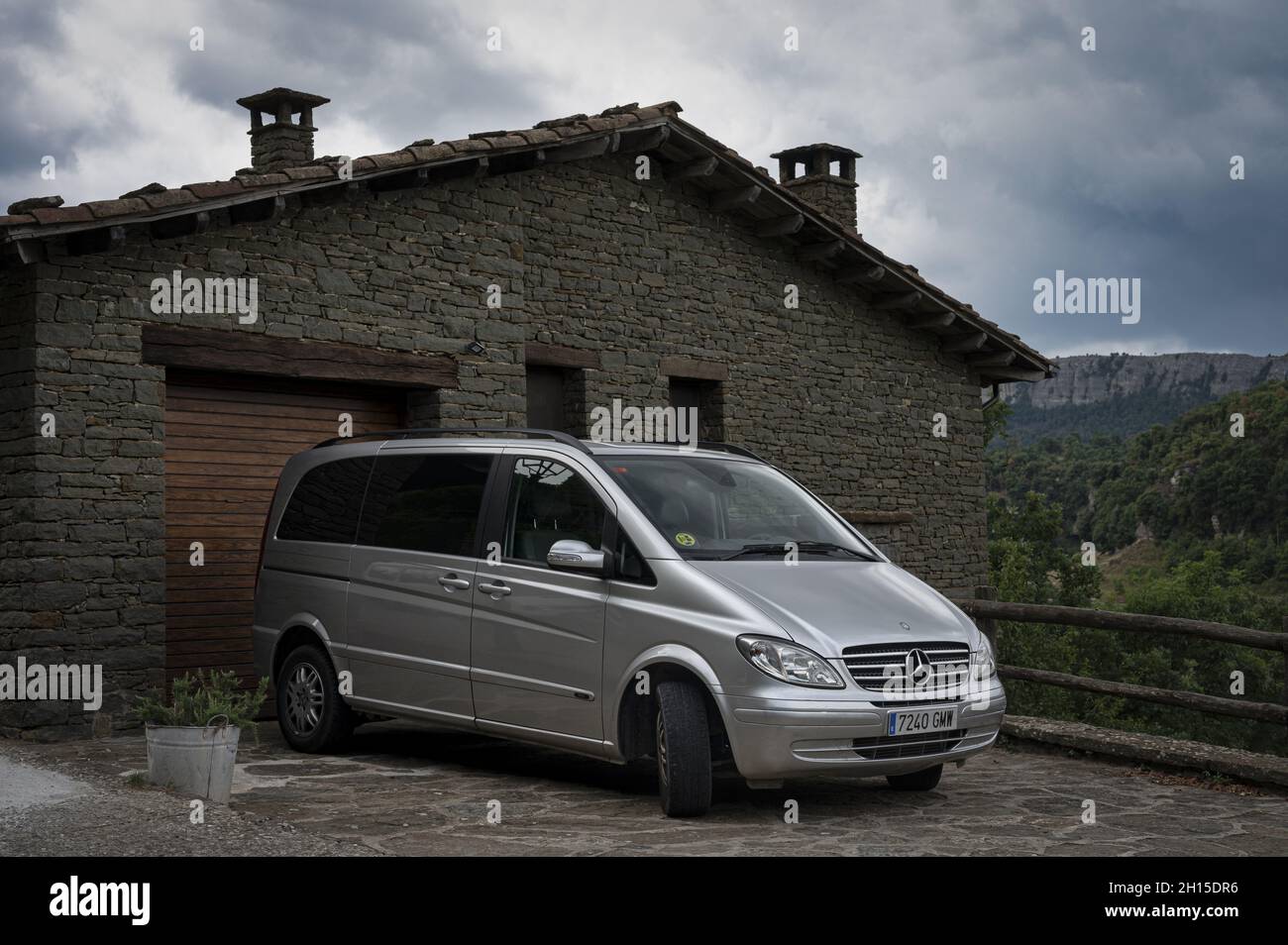 Mercedes Vito W639 Screen Cover - Plain – Fuel Lagoon