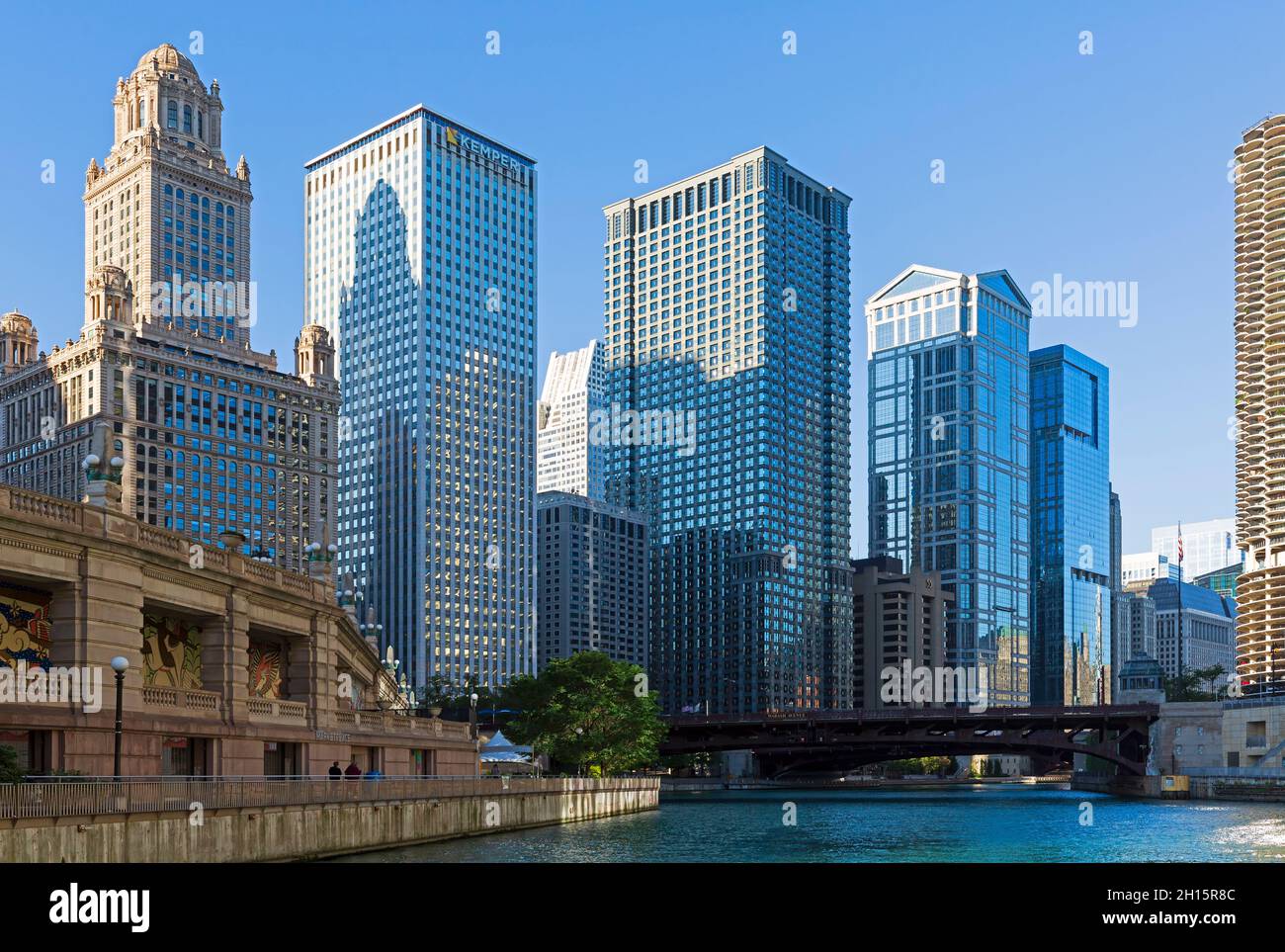 Chicago Riverwalk, skyscrapers, and historic architecture are some of the attractions along the main stem of the Chicago River Stock Photo