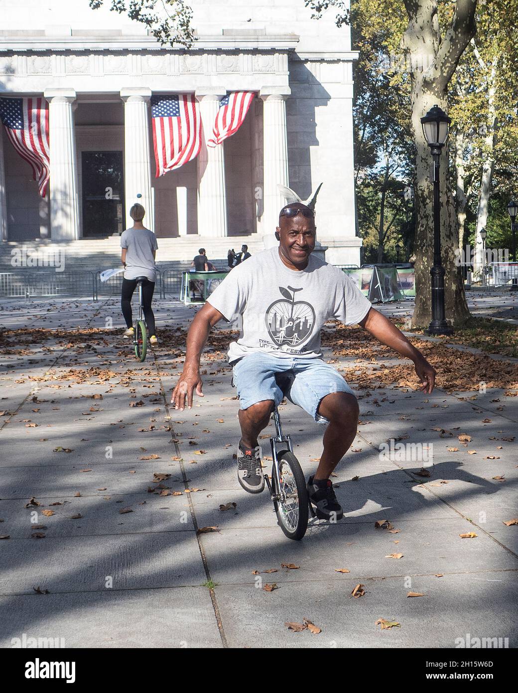 New York, New York, USA. 16th Oct, 2021. A member of the New York