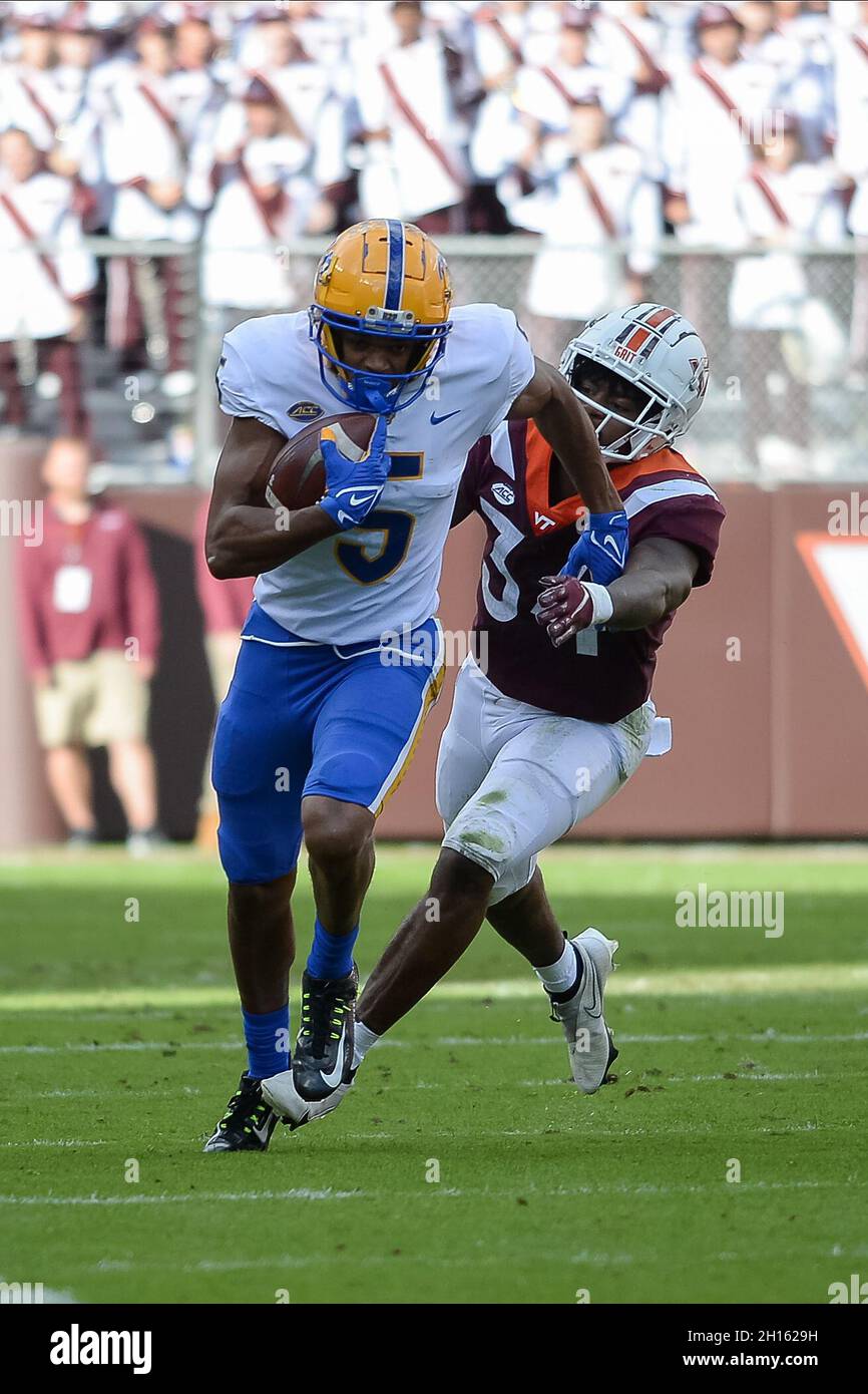 October 16, 2021: Pittsburgh Panthers wide receiver Jared Wayne runs after a catch during a NCAA football game between the Pittsburg Panthers and the Virginia Tech Hokies at Lane Stadium in Blacksburg, Virginia. Brian Bishop/(Photo by Brian Bishop/CSM/Sipa USA) Stock Photo