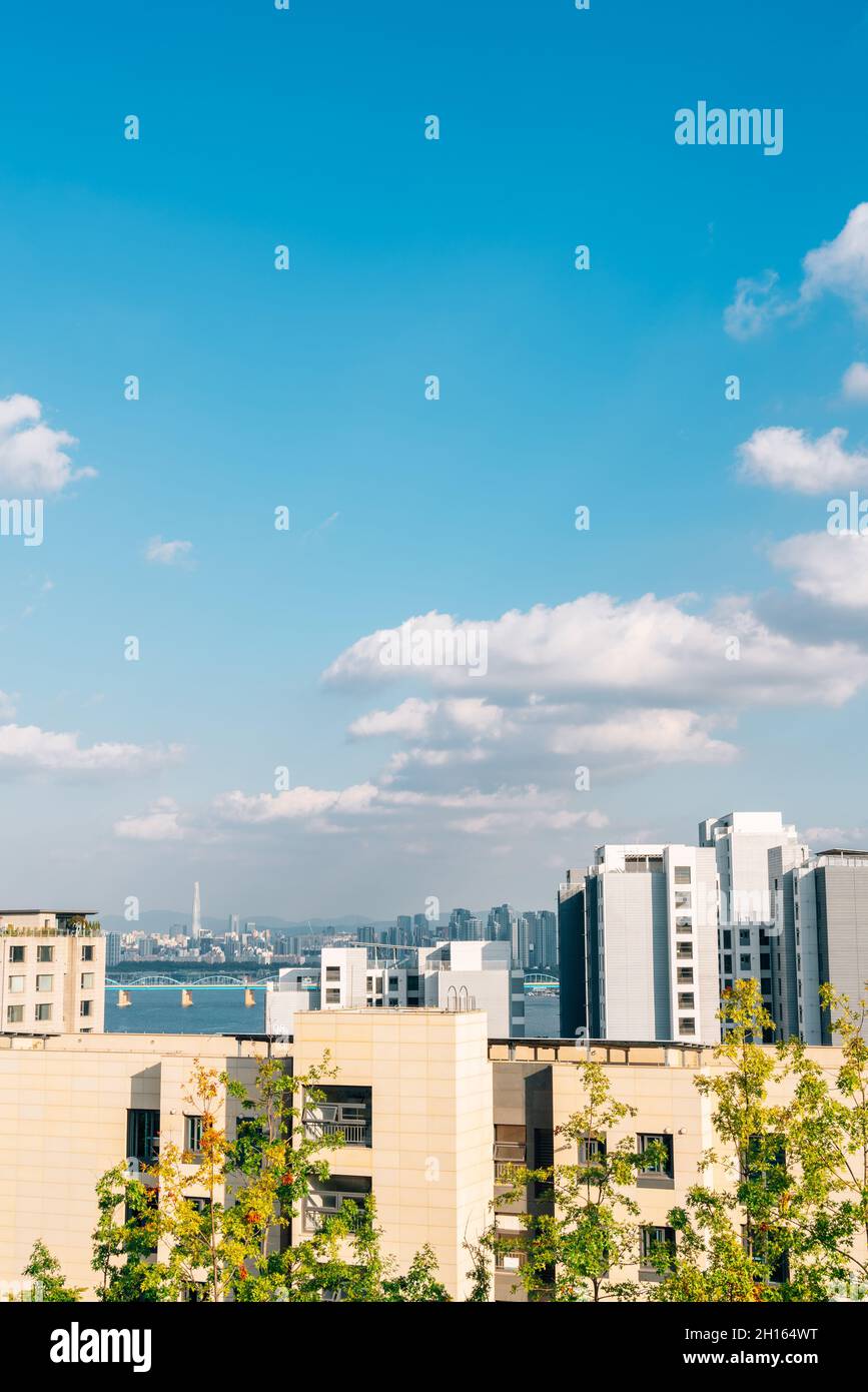 Modern apartment buildings and Han river in Seoul, Korea Stock Photo