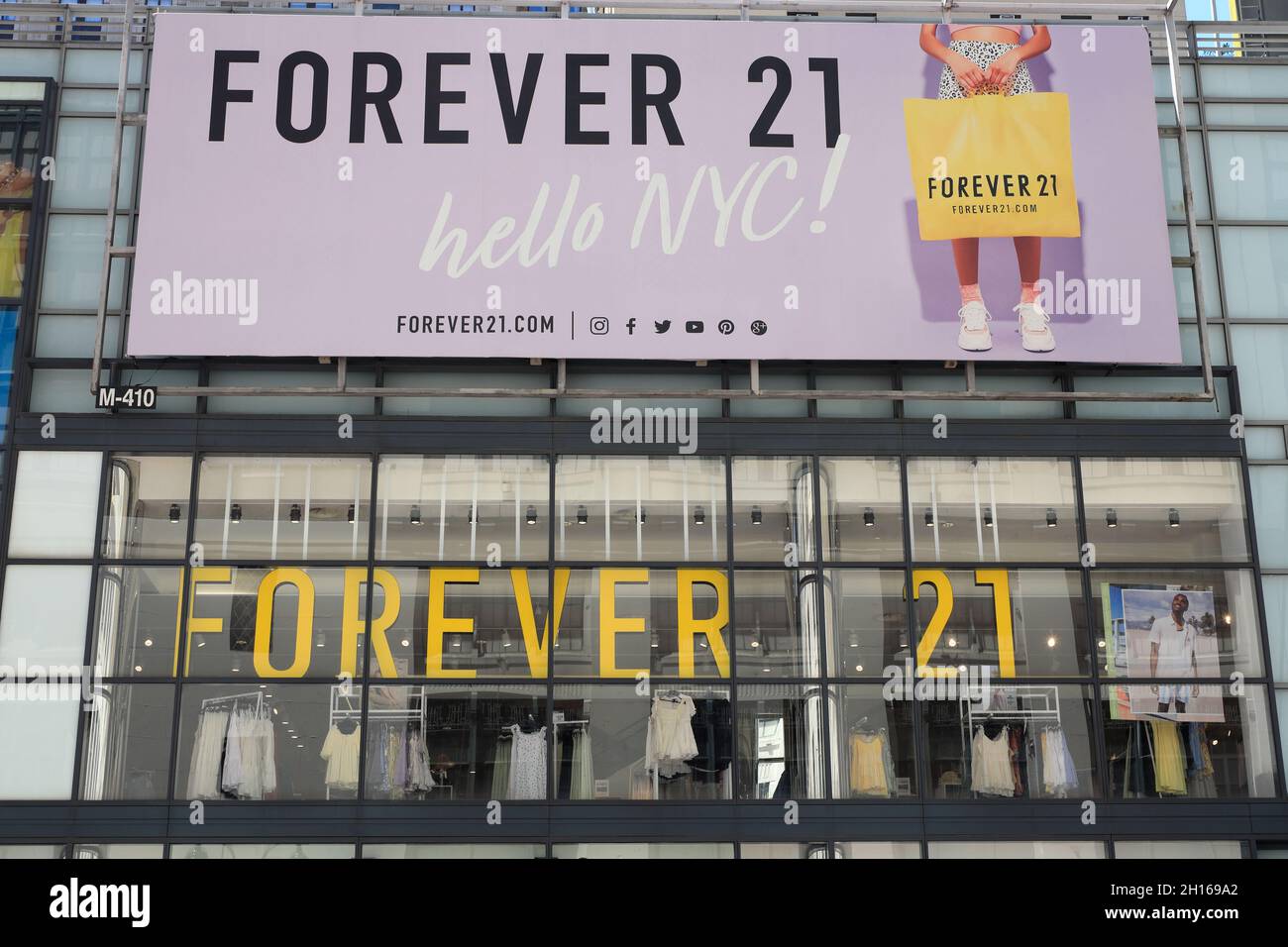 Forever 21 Indoor Store in Times Square, Manhattan, New York City Editorial  Photo - Image of forever, famous: 194804136