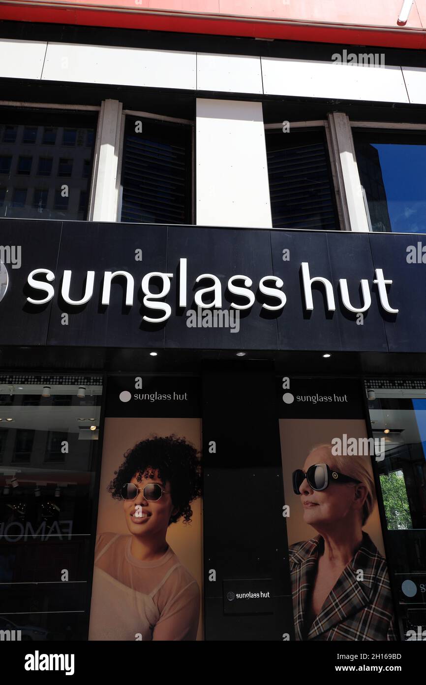 the storefront of sunglass hut at 34th streetmidtown manhattannew york cityusa 2H169BD