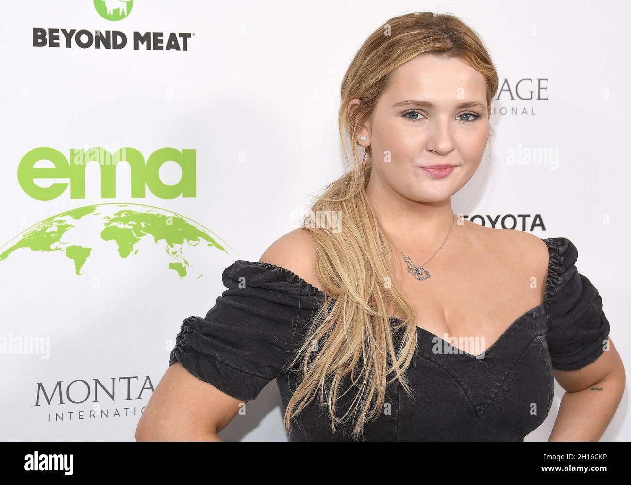 Abigail Breslin Arrives At The 2021 Environmental Media Association Abigail Breslin Arrives At The 2021 Environmental Media Association