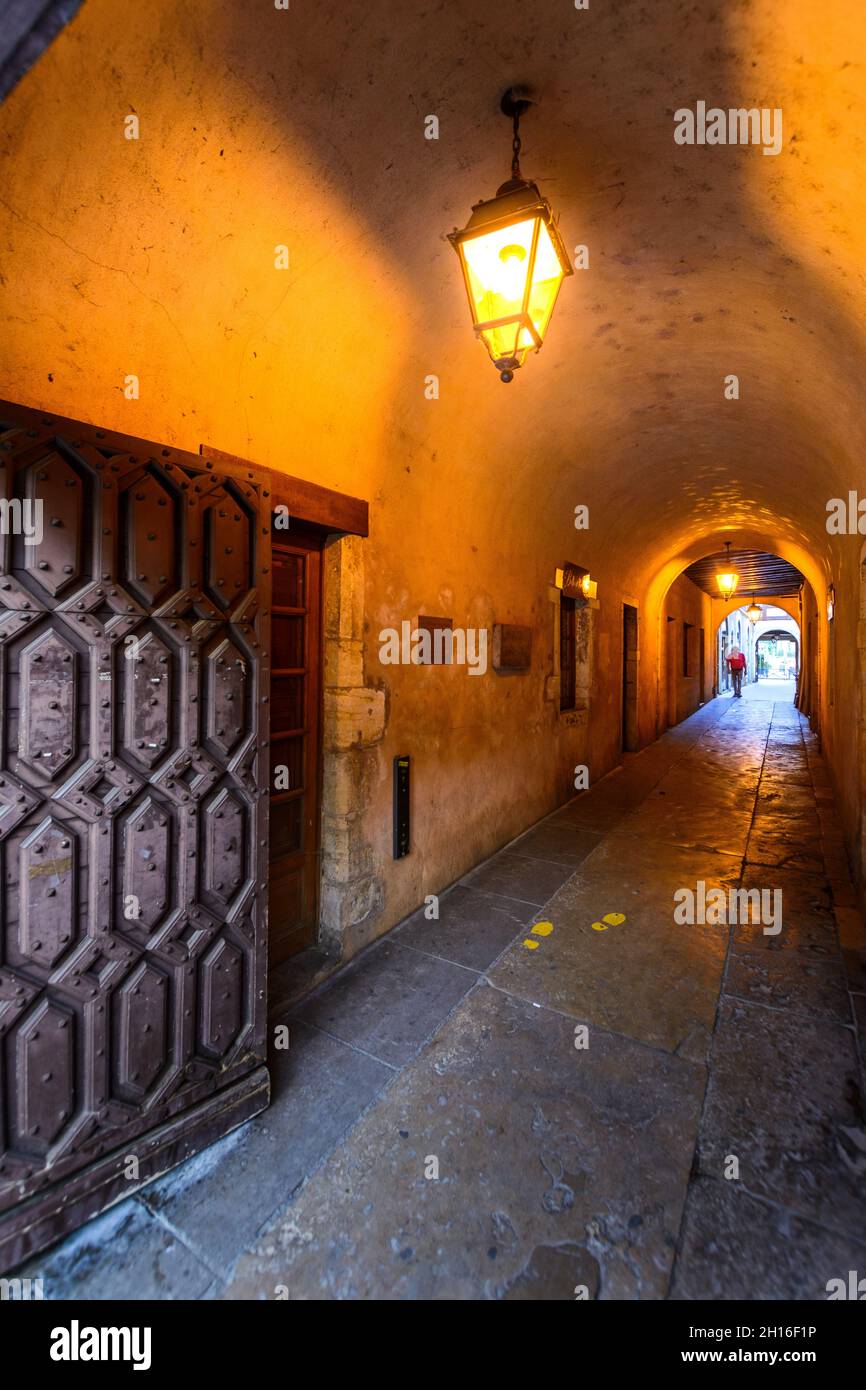 Passage de l'Ancien Hôtel de Ville, Villefranche sur Saone Stock Photo