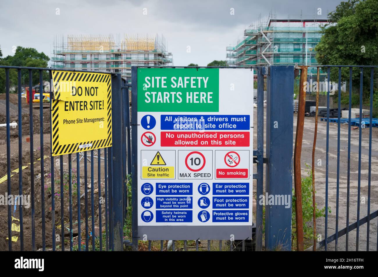 Construction site health and safety message rules sign board signage on fence boundary Stock