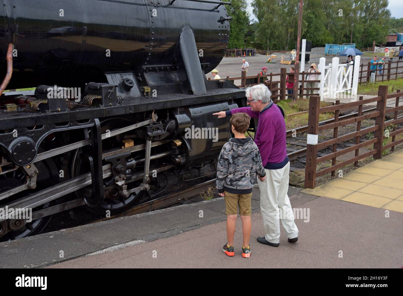 Rail enthusiasts looking at ex LMS '8F' steam locomotive 48305 at the Great Central Heritage Railway, Leicestershire - Stock Image
