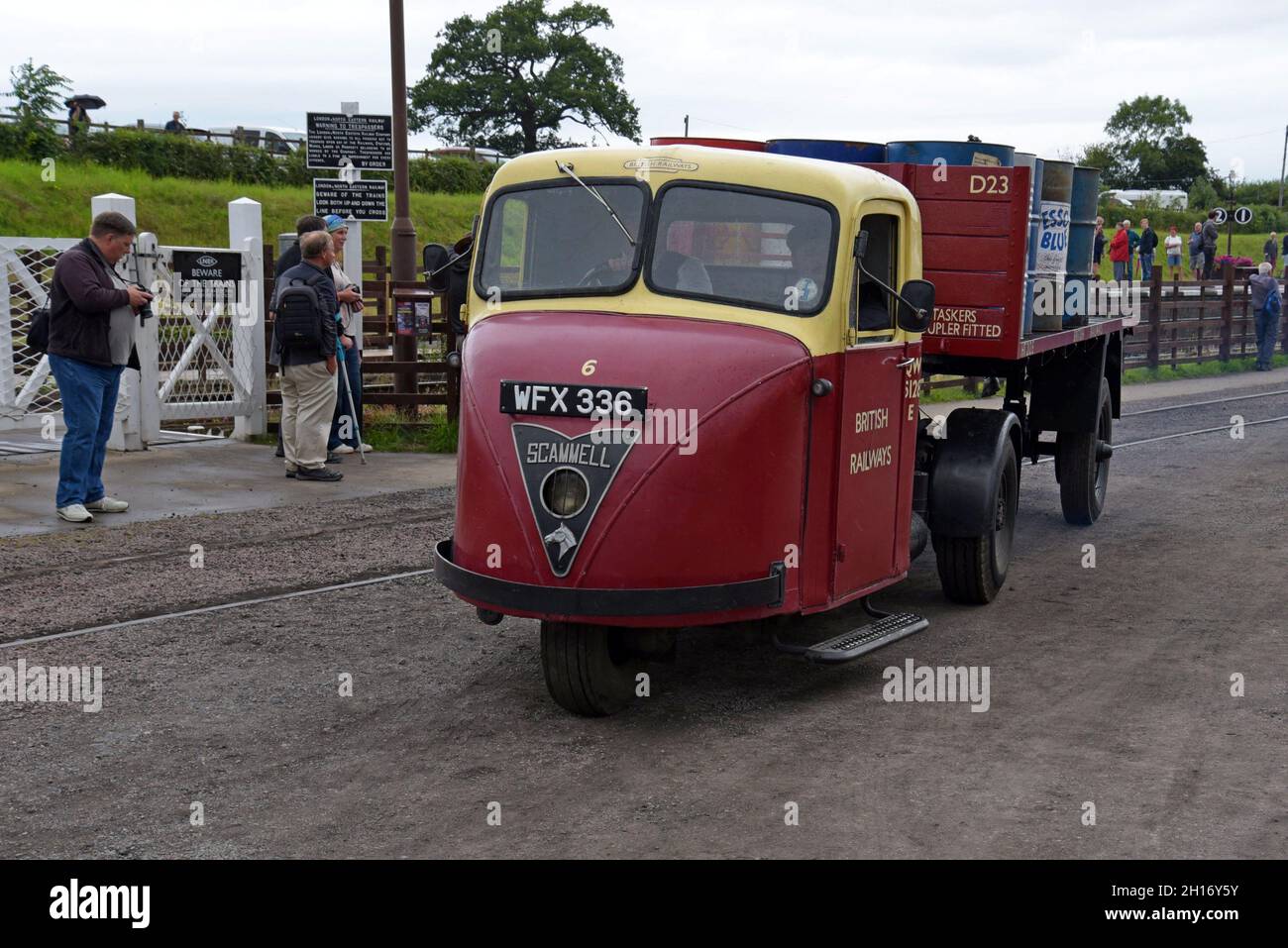 1970 Scammell Handyman low loader | With a 1960s JCB backhoe