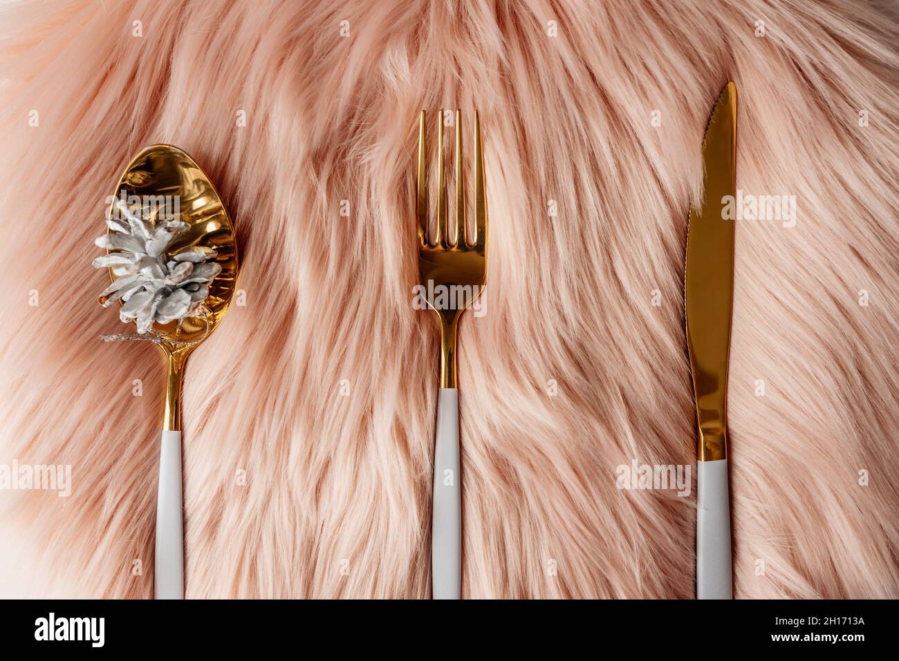 Gold table settings hires stock photography and images Alamy
