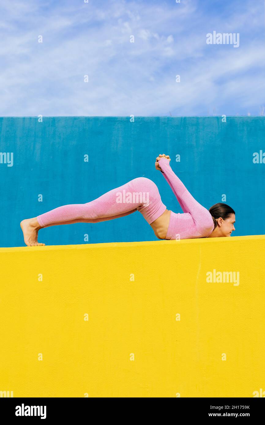 Reversed arms posture hi-res stock photography and images - Alamy