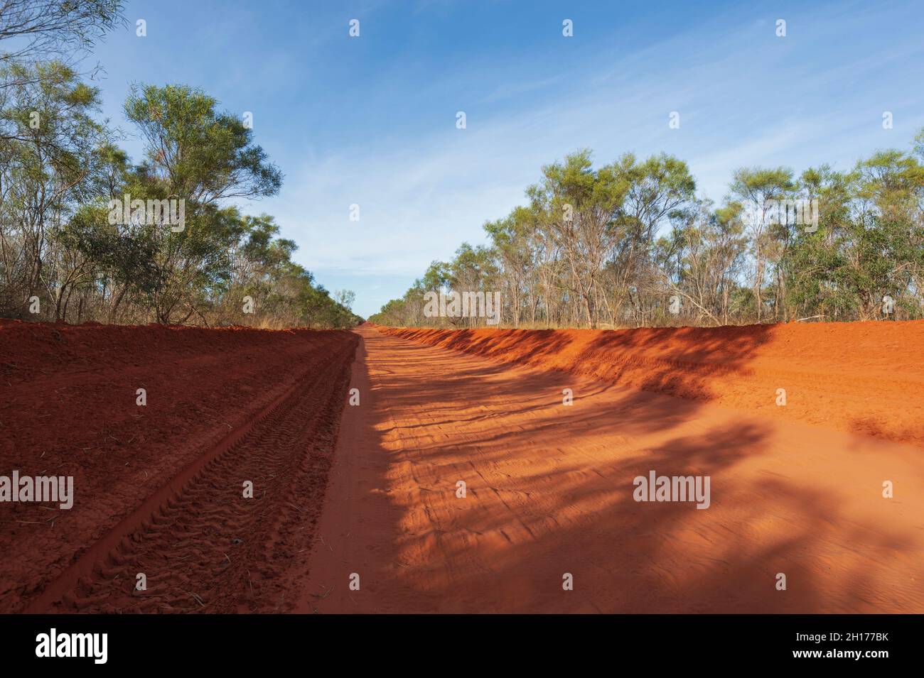 Australia red dirt road hires stock photography and images Alamy