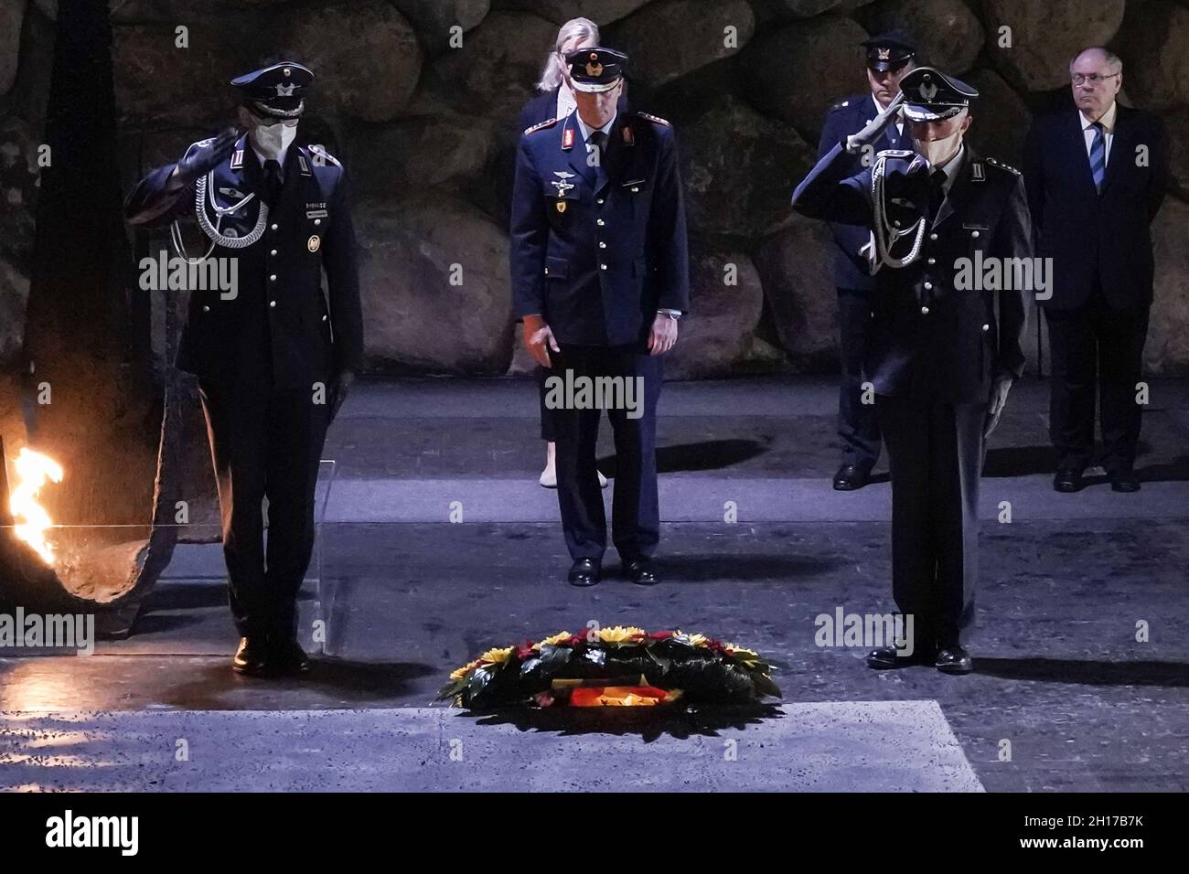 Jerusalem, Israel. 17th October, 2021. German Luftwaffe Commander Lieutenant General INGO GERHARTZ (front center), escorted by Israeli counterpart Air Force Commander Maj. Gen. AMIKAM NORKIN, partake in a memorial ceremony in the Hall of Remembrance while on a tour of the Yad Vashem Holocaust Museum, prior to the start of the Blue Flag 2021 excersize. The international exercise, considered the largest and most advanced aerial exercise in Israel, takes place with the participation of air forces from Israel, Germany, Italy, Britain, France, India, Greece and the United States. Credit: Nir Alon/A Stock Photo