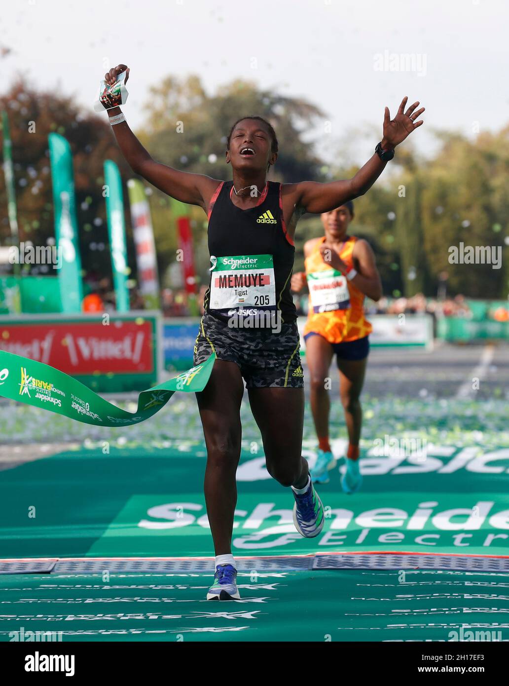 Athletics - Paris Marathon - Paris, France - October 17, 2021 Ethiopia's  Tigist Memuye celebrates after winning the elite women's race  REUTERS/Gonzalo Fuentes Stock Photo - Alamy