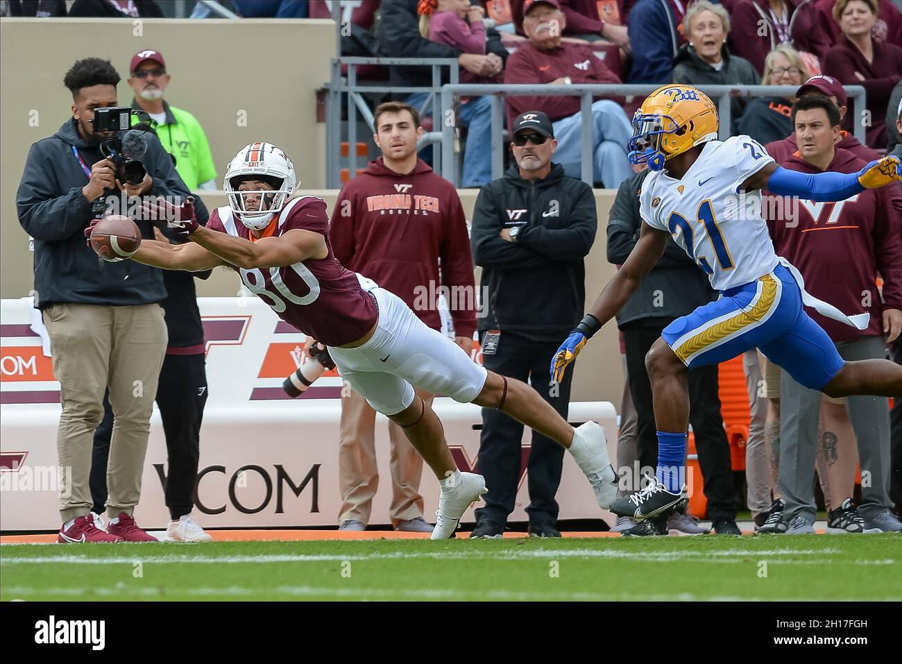 October 16, 2021: Virginia Tech Hokies wide receiver Kaleb Smith lays out to try to catch a pass during a NCAA football game between the Pittsburg Panthers and the Virginia Tech Hokies at Lane Stadium in Blacksburg, Virginia. Brian Bishop/(Photo by Brian Bishop/CSM/Sipa USA) Stock Photo