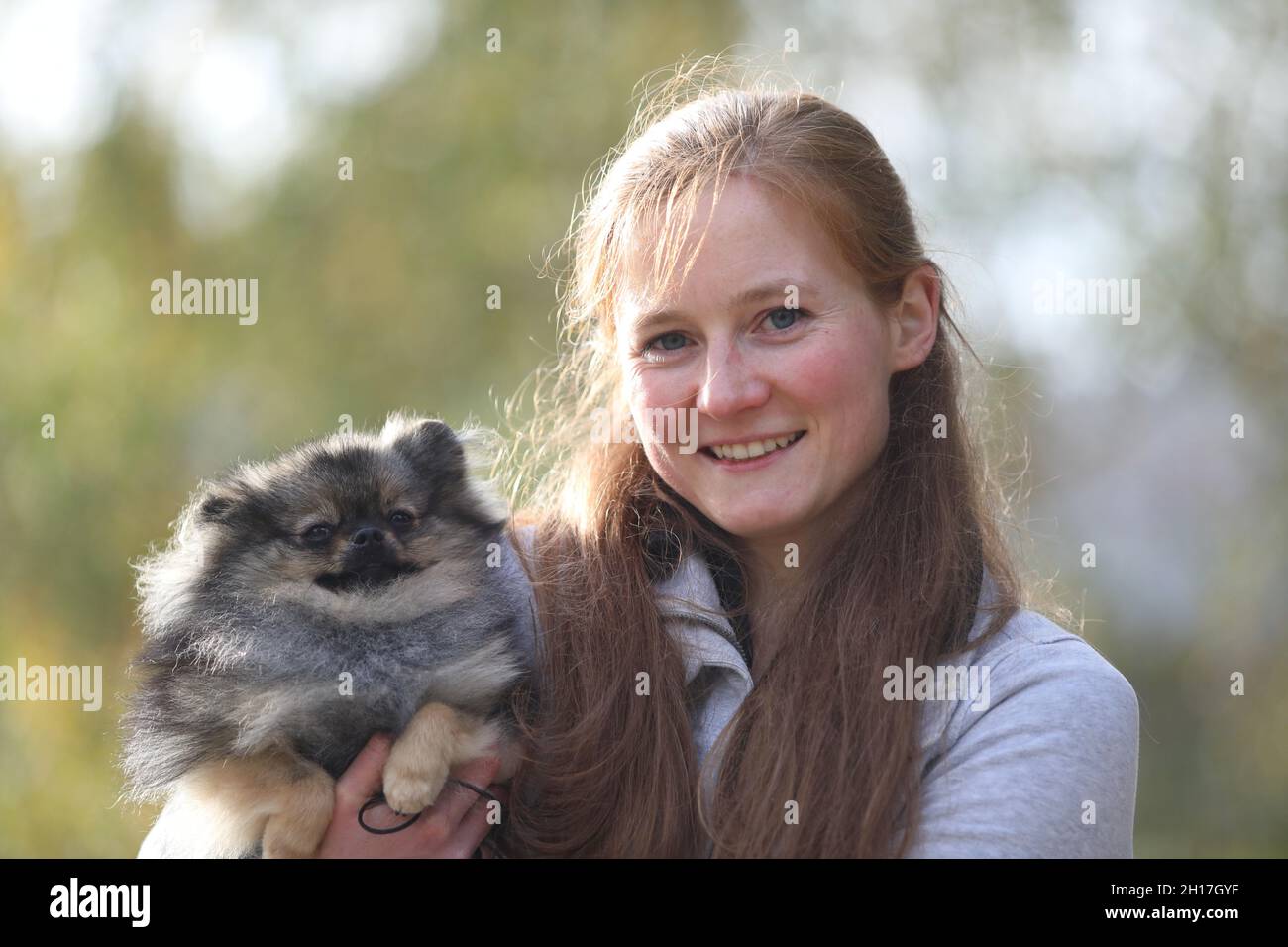 Rostock, Germany. 17th Oct, 2021. Anja Harzheim and her dwarf spitz 'Lumi' visit the 18th International Pedigree Dog Show at the HanseMesse. Around 2,000 pedigree dogs from 250 different breeds compete in various competitions at the Rostock Pedigree Dog Show. Credit: Danny Gohlke/dpa/Alamy Live News Stock Photo