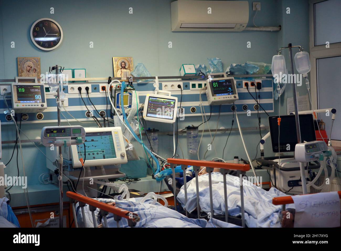 BUCHAREST, ROMANIA - October 15, 2021: Intubated Covid-19 patients in emergency room of the St Pantelimon hospital that is overcrowding because of the Stock Photo