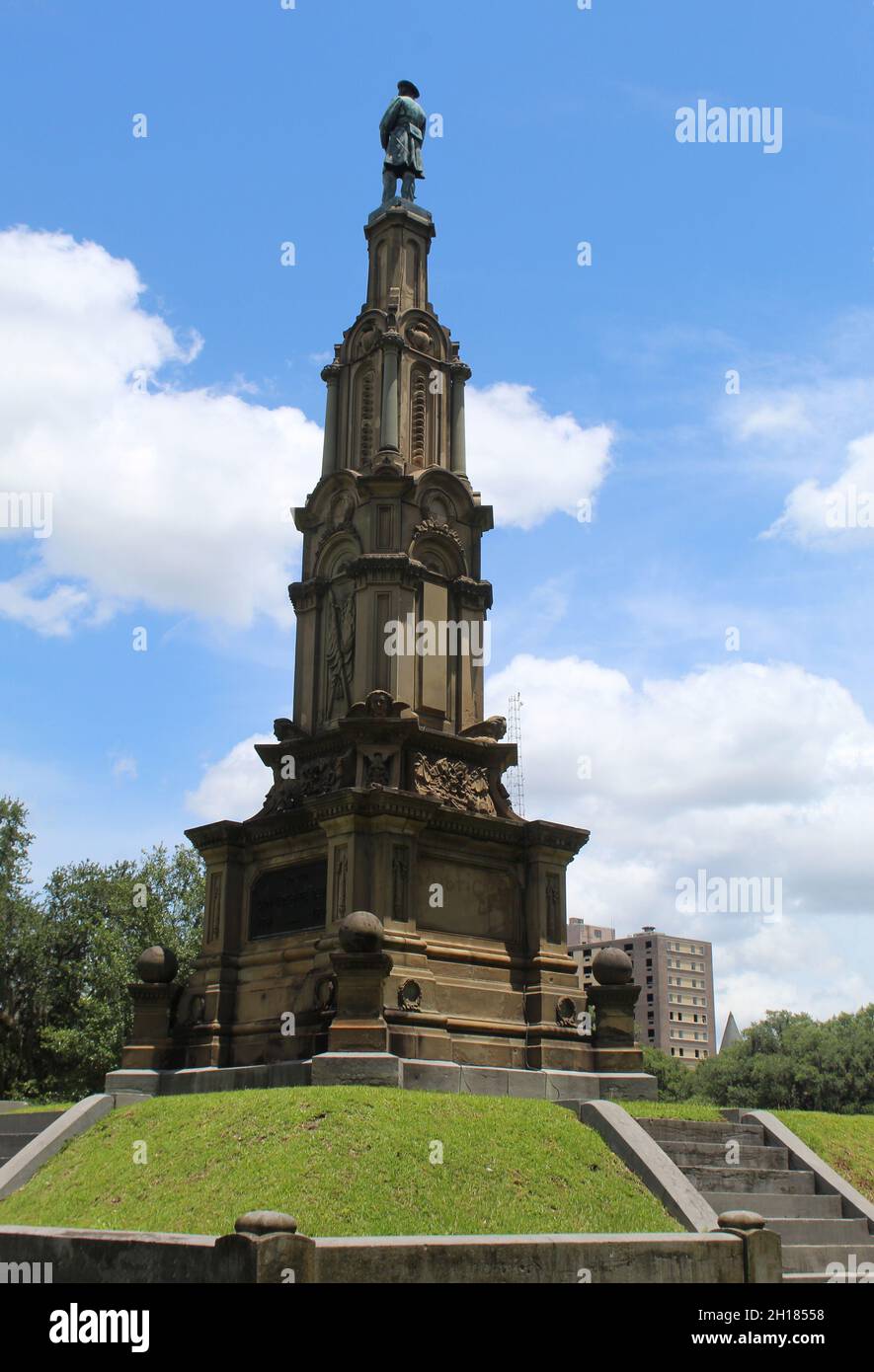 Confederate monument at Forsyth Park in Savannah, with cumulus