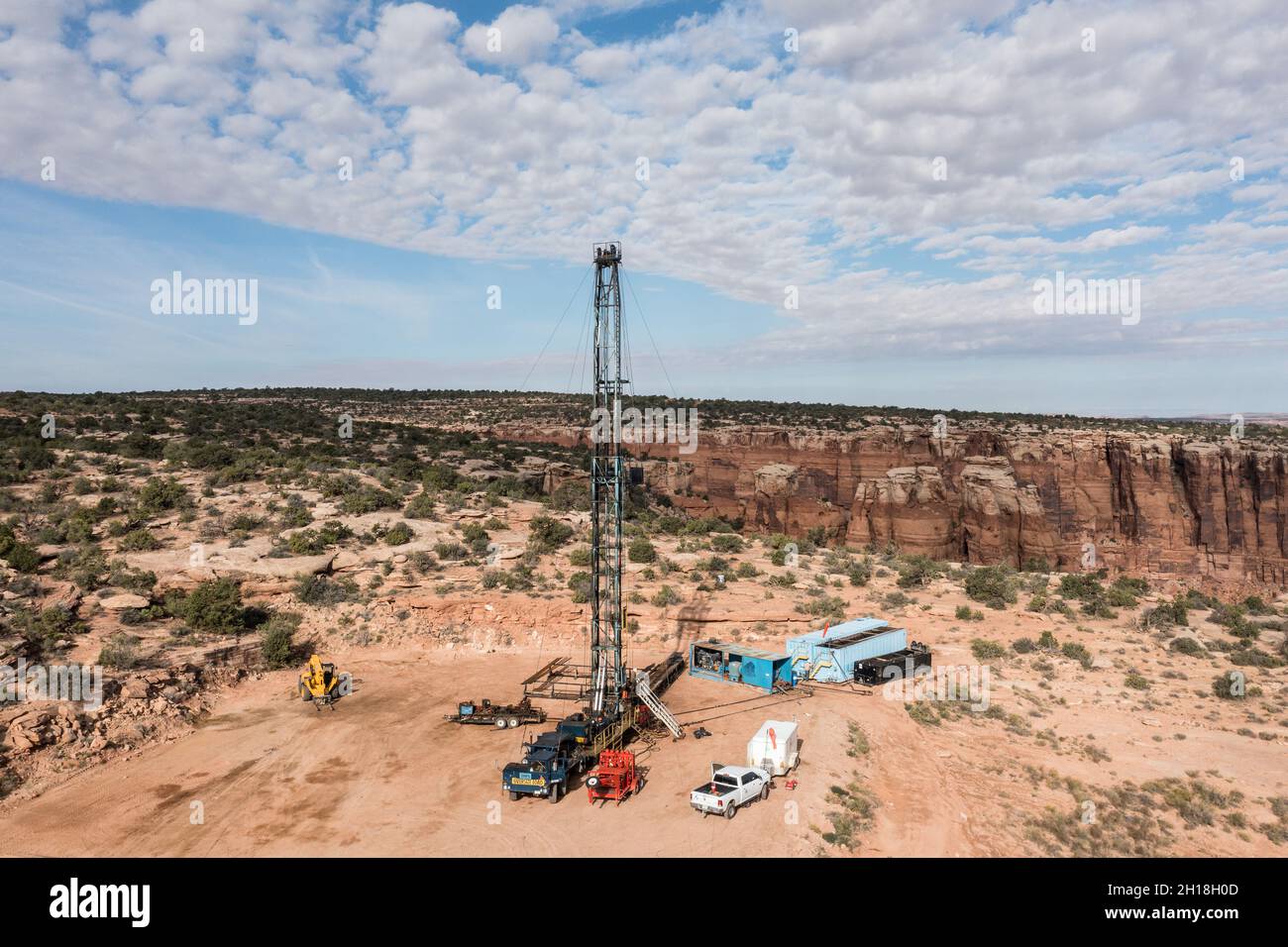 pulling unit vs <a href='https://www.ruidapetroleum.com/product/category/Drilling-Rig-and-Workover-Rig'>workover rig</a> manufacturer