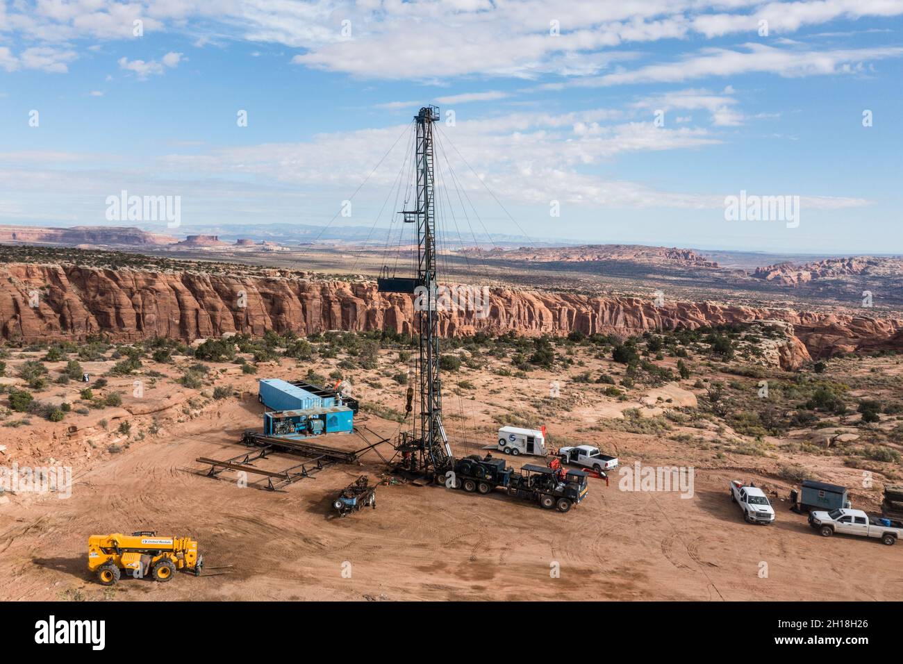 pulling unit vs <a href='https://www.ruidapetroleum.com/product/category/Drilling-Rig-and-Workover-Rig'>workover rig</a> in stock