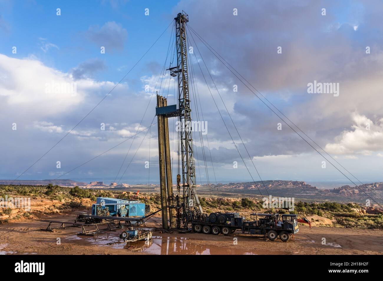 A pulling unit or workover rig on an oil well in Utah. Behind are the