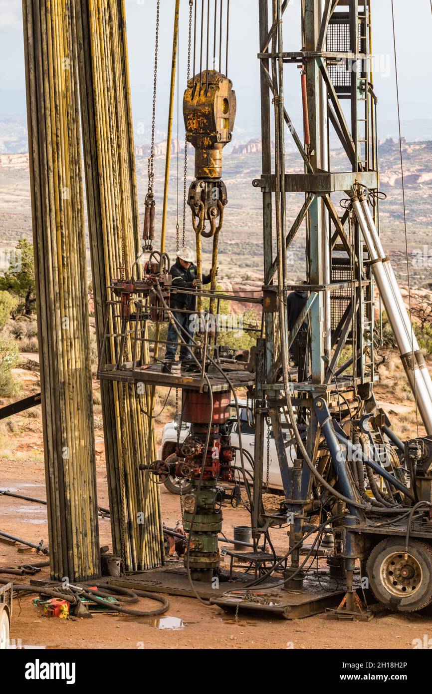<a href='https://www.ruidapetroleum.com/product/category/Drilling-Rig-and-Workover-Rig'>workover rig</a> hand in stock