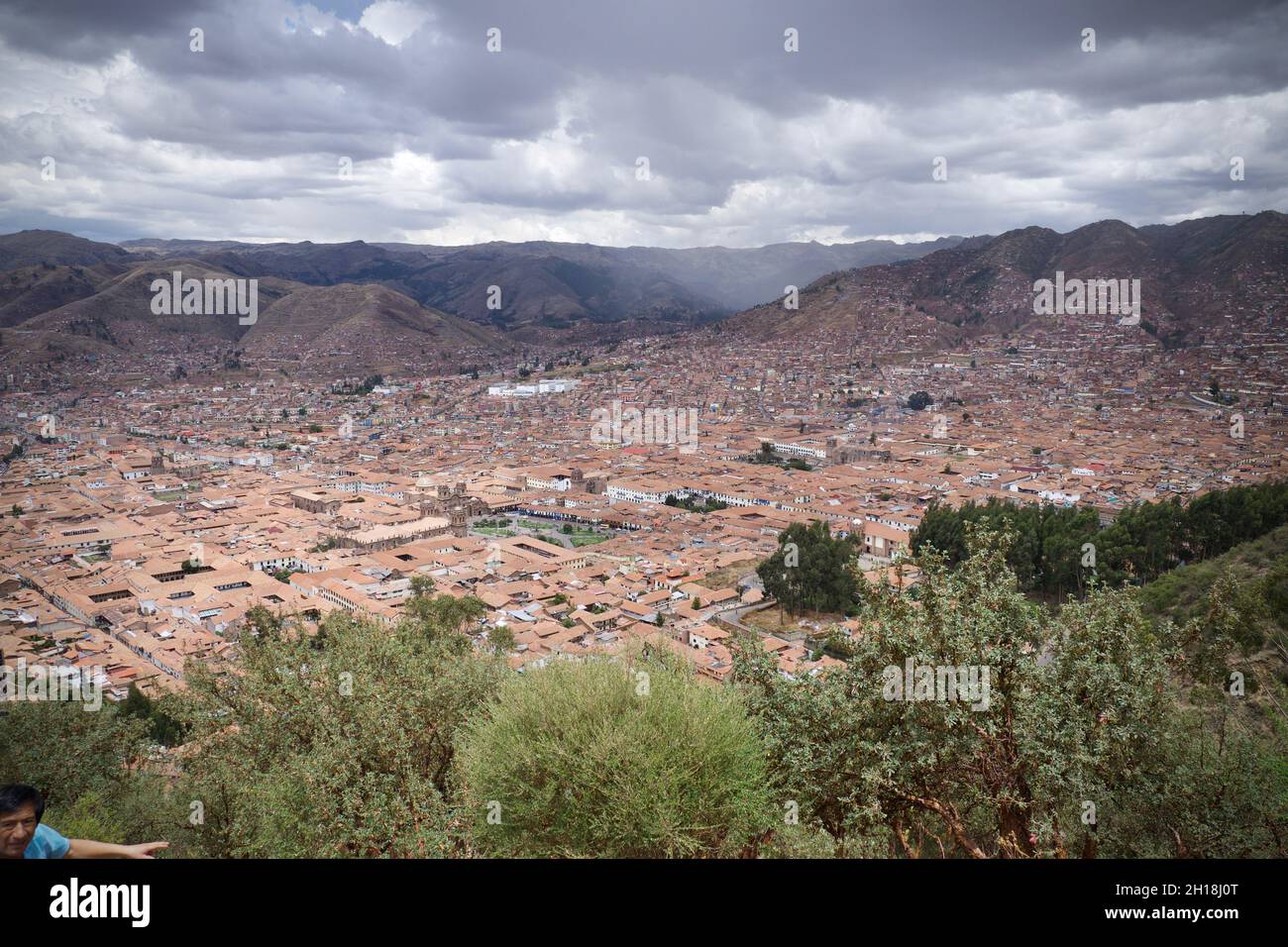 ruins-of-inca-fortress-of-sacsayhuam-n-above-cusco-peru-stock-photo