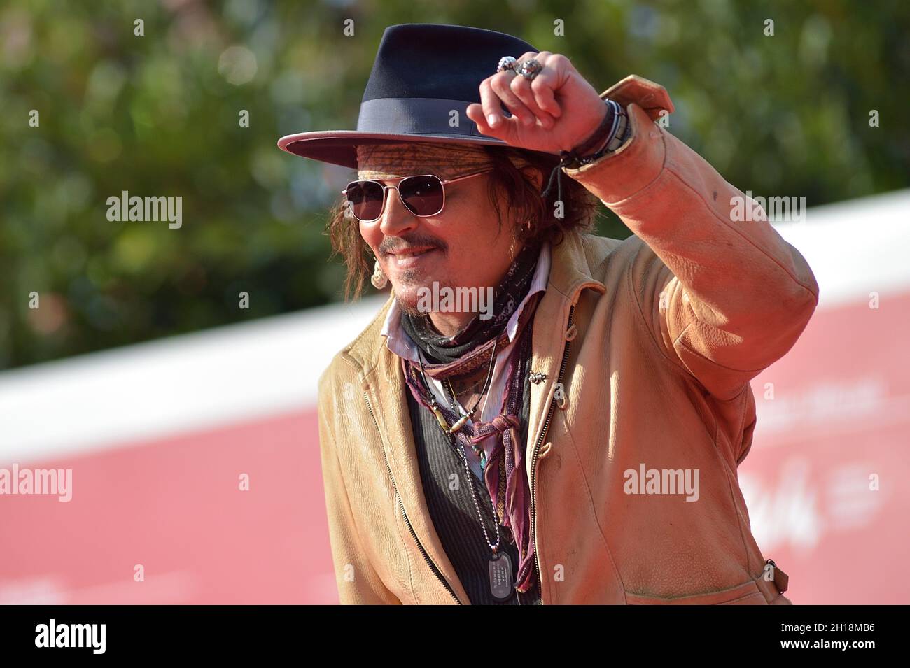 Roma, Italien. 17th Oct, 2021. ROME, ITALY - OCTOBER 17: Johnny Depp  attends the red carpet of the movie "Puffins" during the 19th Alice Nella  Città 2021 at Auditorium Parco Della Musica