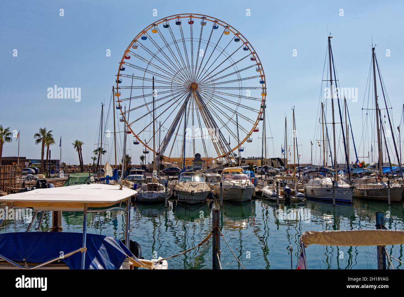 Le Barcares, France. 31th Aug, 2021. Ferris wheel at the port of Le Barcarès on August 31, 2021. Stock Photo