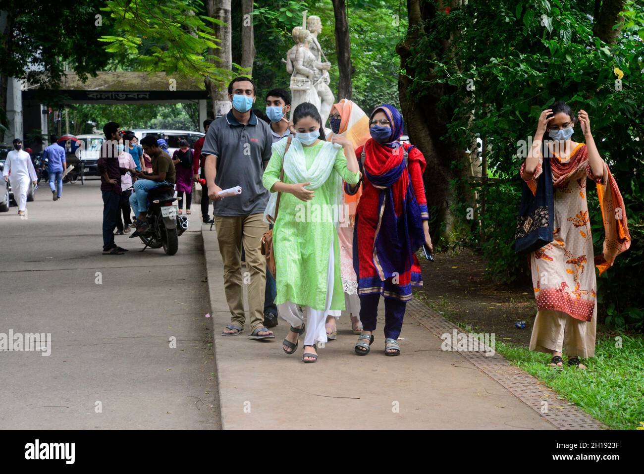 Dhaka, Bangladesh. 17th Oct, 2021. Dhaka University Student Walks In ...