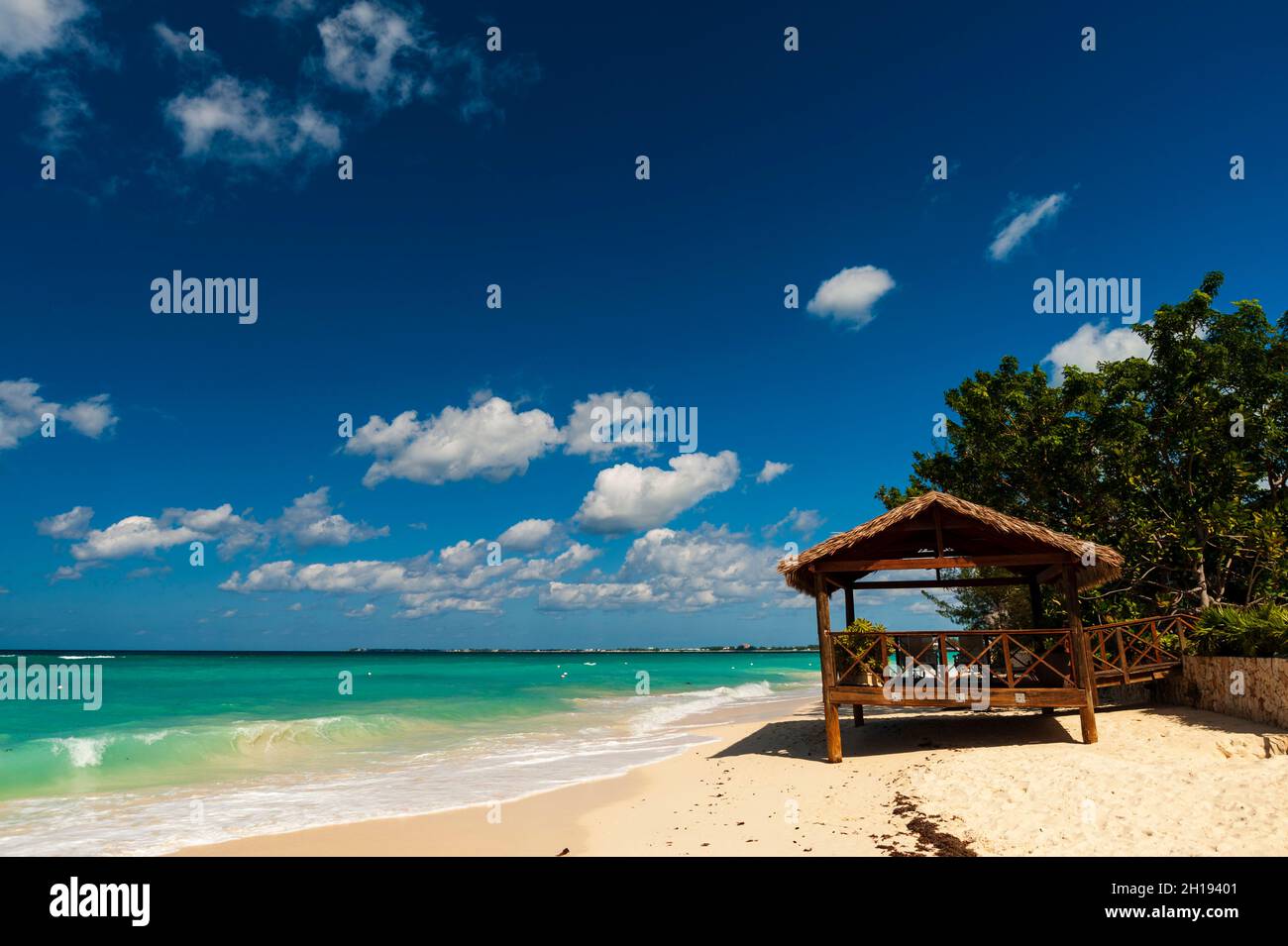 A view of Seven Mile beach. Seven Mile Beach, Grand Cayman Island, Cayman Islands. Stock Photo