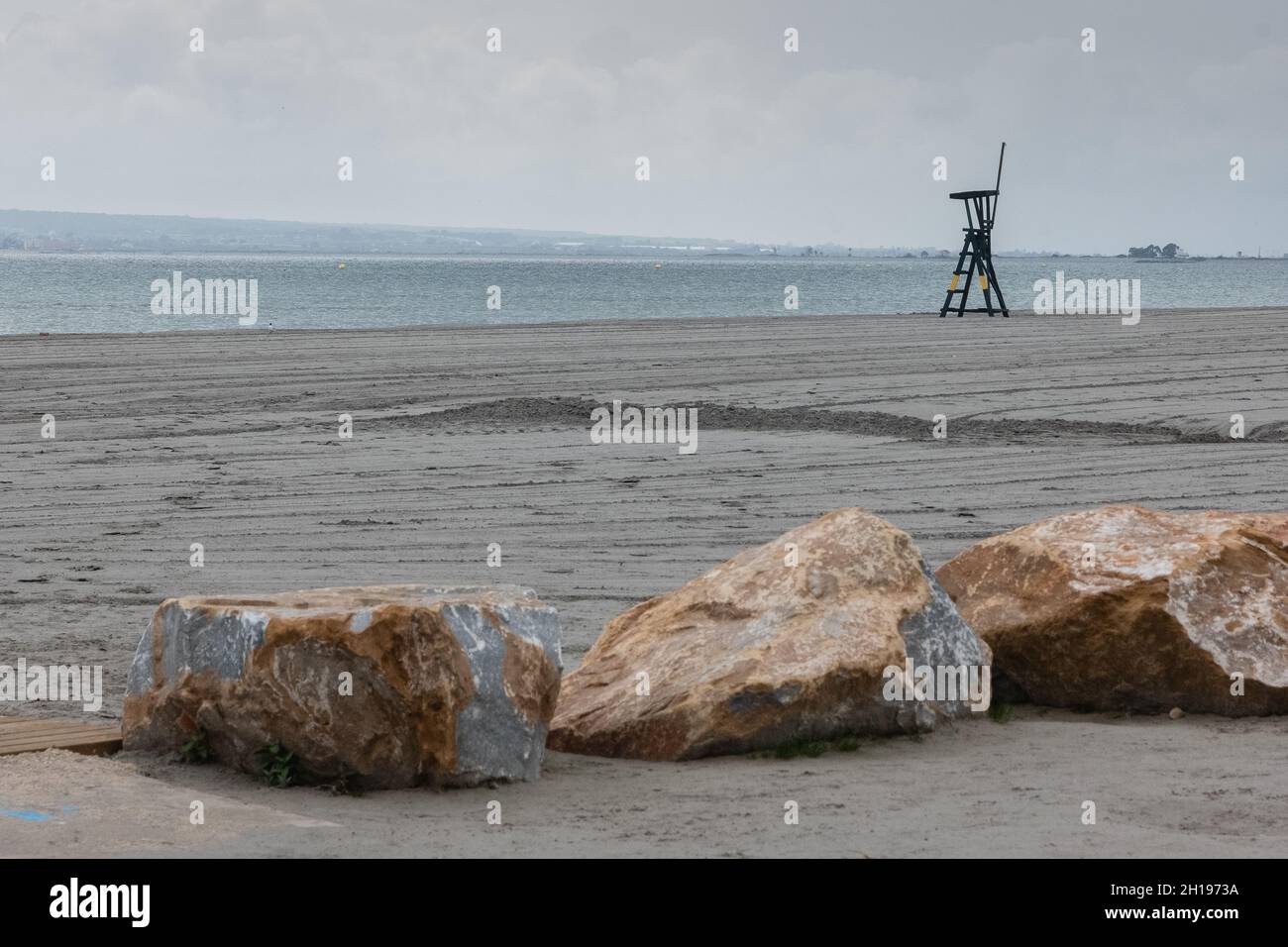 Big rocks wavy sea hi-res stock photography and images - Alamy