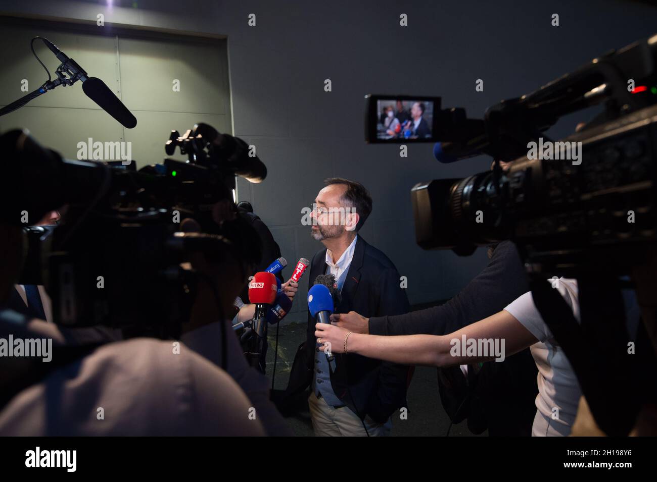 Beziers, France. 16th Oct, 2021. Robert Menard seen talking to the medias after the meeting of Eric Zemmour in Beziers.Robert Menard, close to the Rassemblement National of Marine Le Pen has invited Eric Zemmour to a dedication meeting on October 16, 2021. He insisted in his speech in a necessary alliance between Marine Le Pen and Eric Zemmour to make win the camp of the 'national right'. Credit: SOPA Images Limited/Alamy Live News Stock Photo