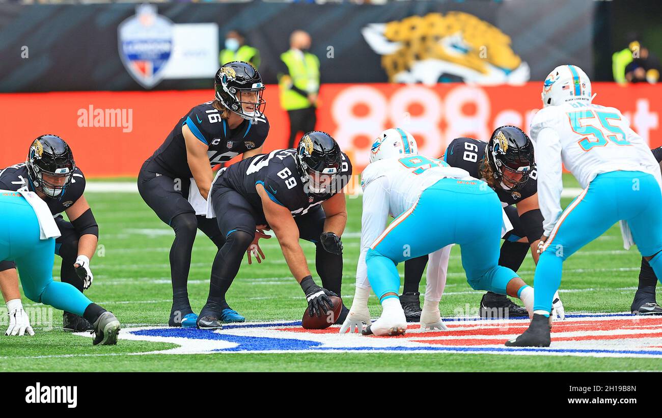 Jacksonville Jaguars quarterback Trevor Lawrence (16) waits for the snap during an NFL International Series game against the Miami Dolphins at Tottenh Stock Photo
