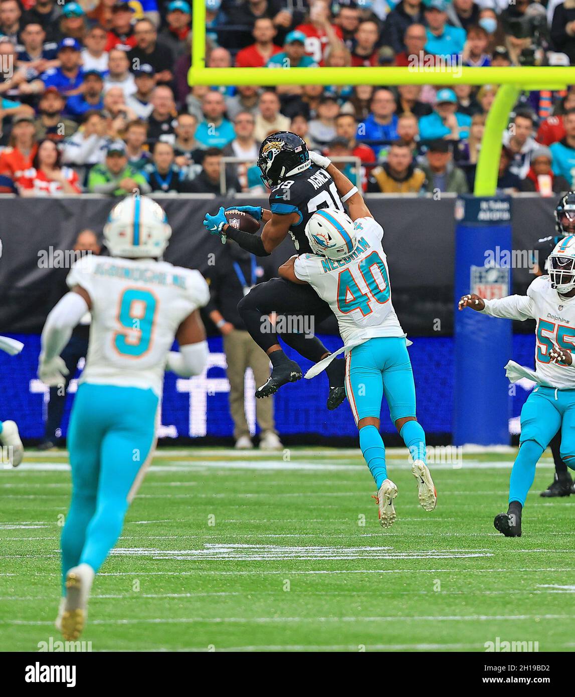 Jacksonville Jaguars wide receiver Jamal Agnew (39) catches a pass