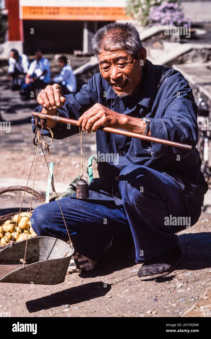 Hand balance hi-res stock photography and images - Alamy
