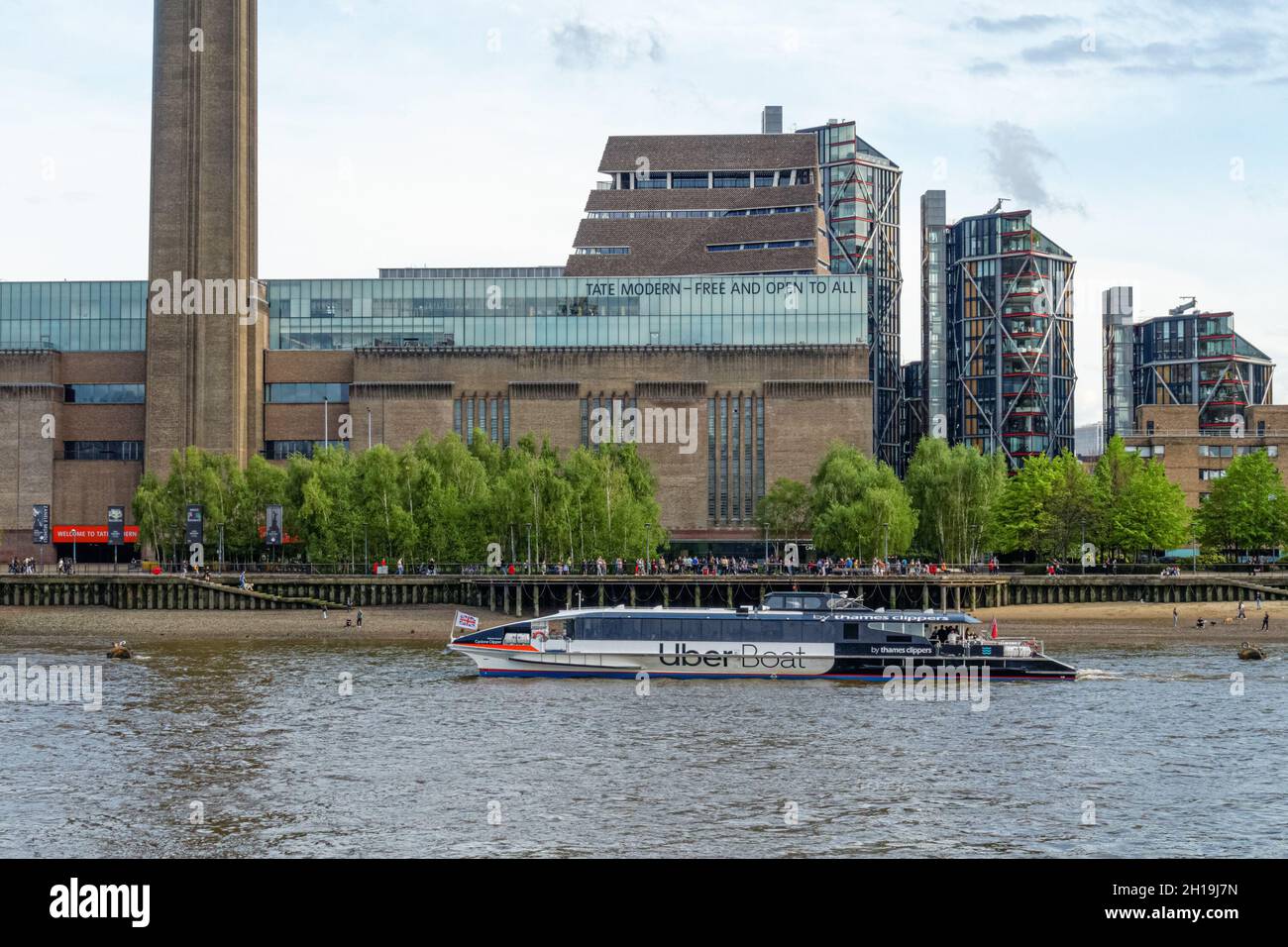 Thames clipper, Uber Boat on the River Thames in front of Tate Modern gallery, London England United Kingdom UK Stock Photo