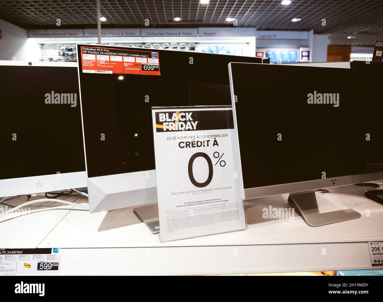 Fnac store shopping hi-res stock photography and images - Alamy