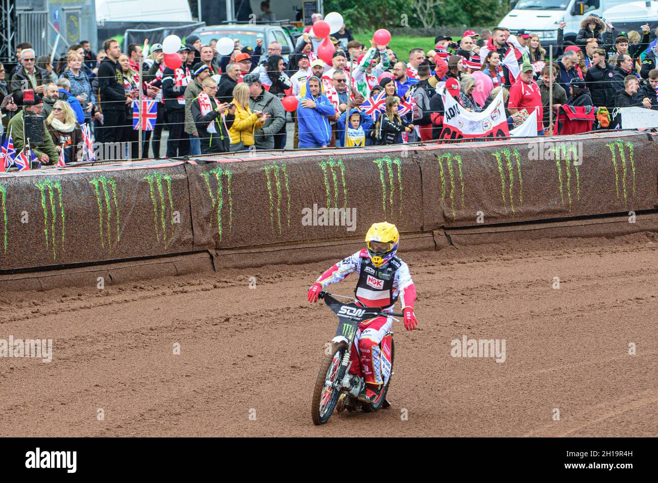 MANCHESTER, UK. OCT 17TH  Polish Fans cheer Maciej Janowski as he makes his way to the start during the Monster Energy FIM Speedway of Nations at the National Speedway Stadium, Manchester on Sunday  17th October 2021. (Credit: Ian Charles | MI News) Stock Photo