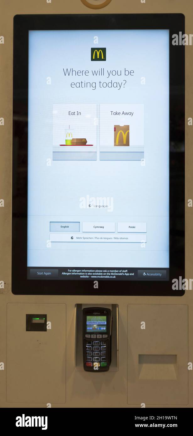 dh McDonalds self service YORK UK Touch screen meal order takeaway kiosk machine ordering fast food macdonalds restaurant Stock Photo