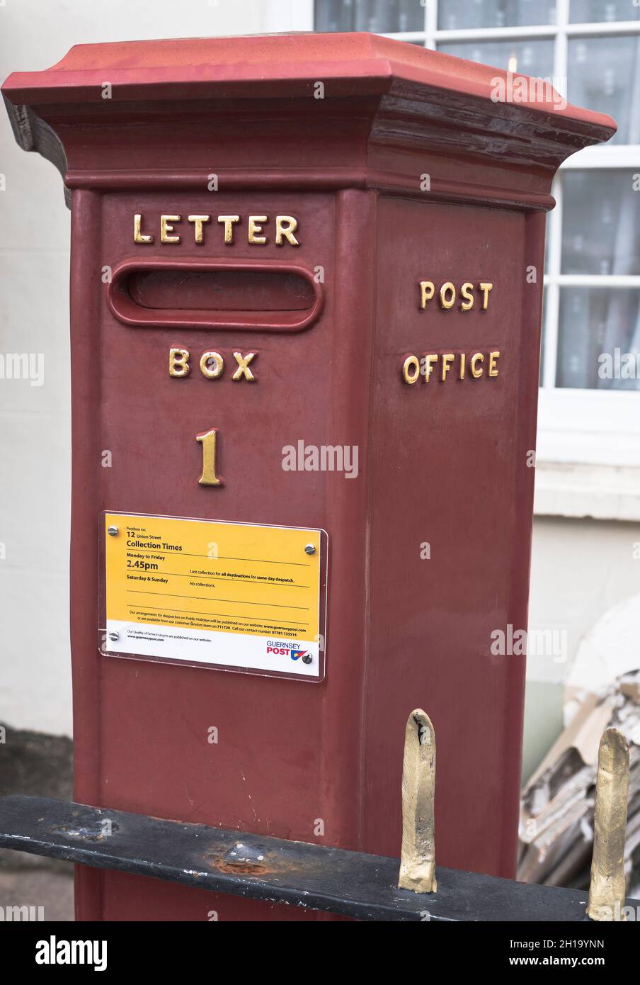 dh Victorian Post Office POSTBOX GUERNSEY Oldest still in use post box in UK red pillar boxes letterbox Stock Photo