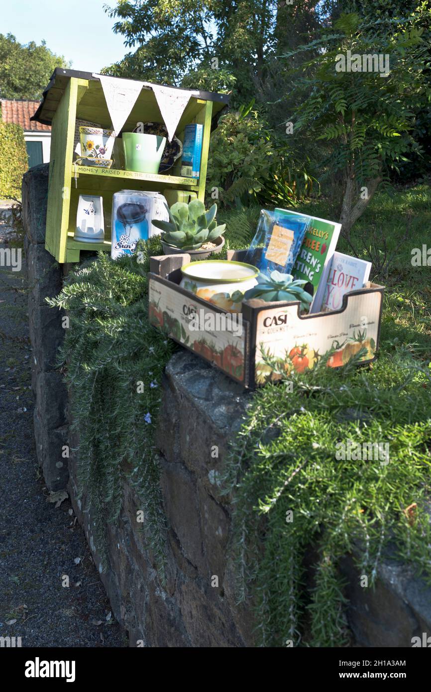 dh Hedge Stall ST MARTIN GUERNSEY Selling goods for charity honesty box Stock Photo