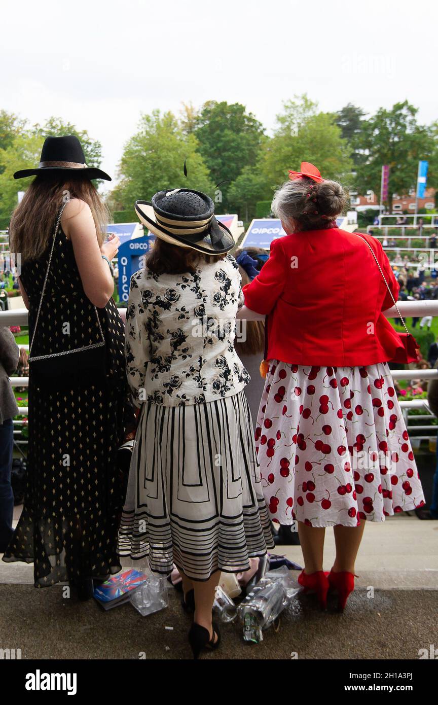 Ascot, Berkshire, UK. 16th October, 2021. A busy day for racegoers at ...