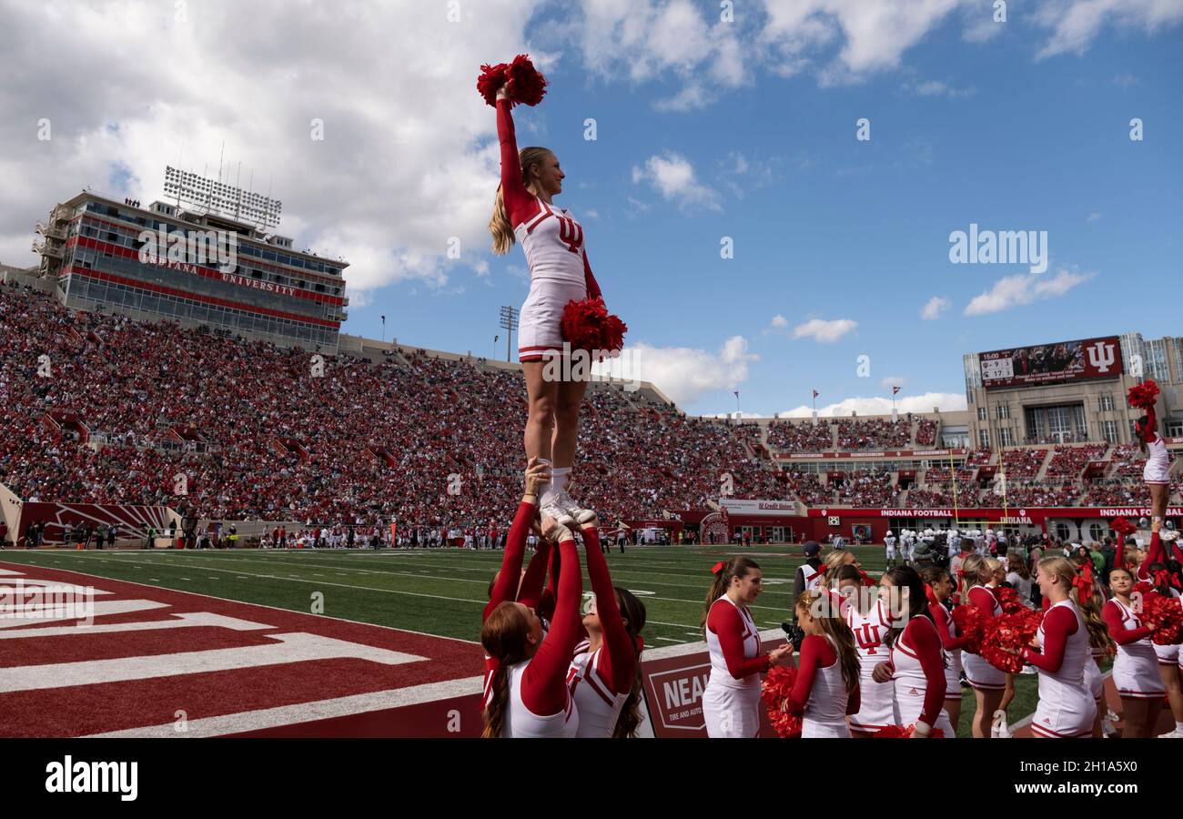 BLOOMINGTON, UNITED STATES - 2021/10/16: Indiana University cheerleaders cheer for the Hoosiers against Michigan State during an NCAA football game on October 16, 2021 at Memorial Stadium in Bloomington, Ind. IU lost to Michigan State 20-15. Stock Photo
